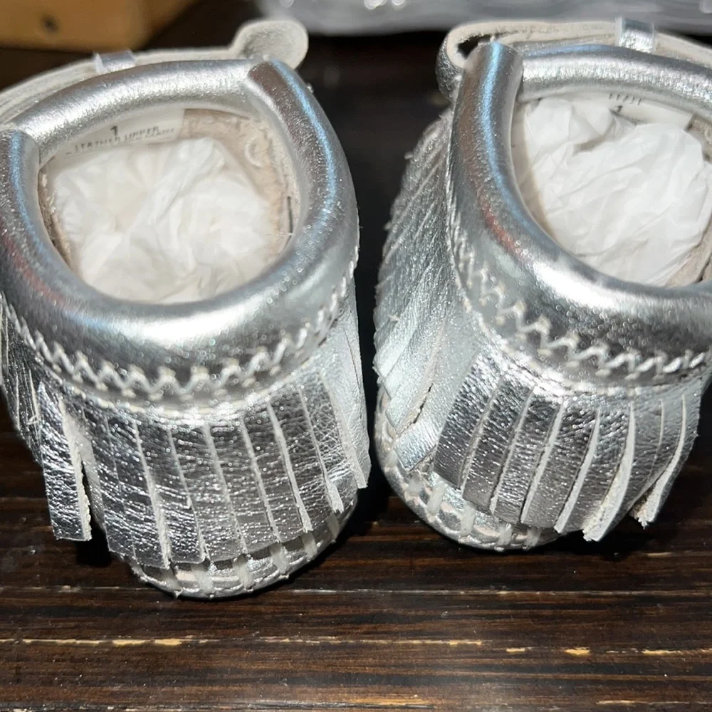 NIB Minnetonka Infant’s Rosie Bootie SILVER